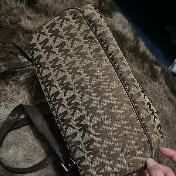 Pre Loved - Picture 2 of 4